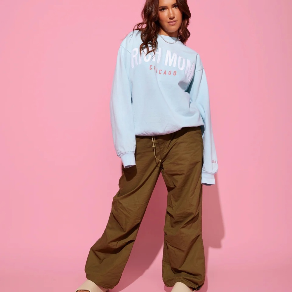 Rich Mom Gear Tinx Chicago 60647 Sweatshirt M